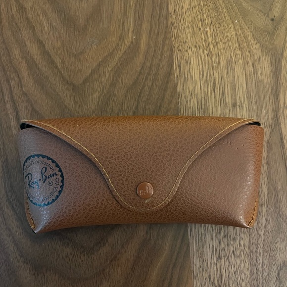 Ray bans sunglasses! Cool goldtoned transitional frames. Condition is excellent - Picture 2 of 4